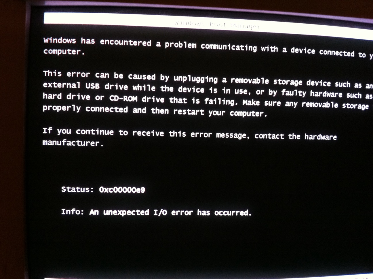 Has encountered a problem. Виндовс ошибка 0xc000000e. При запуске виндовс 7 черный экран. При запуске виндовс черный экран. 0xc000000e при загрузке Windows.
